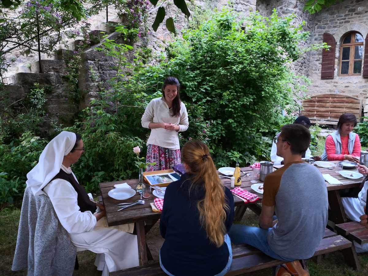 Alice au repas de terrasse 