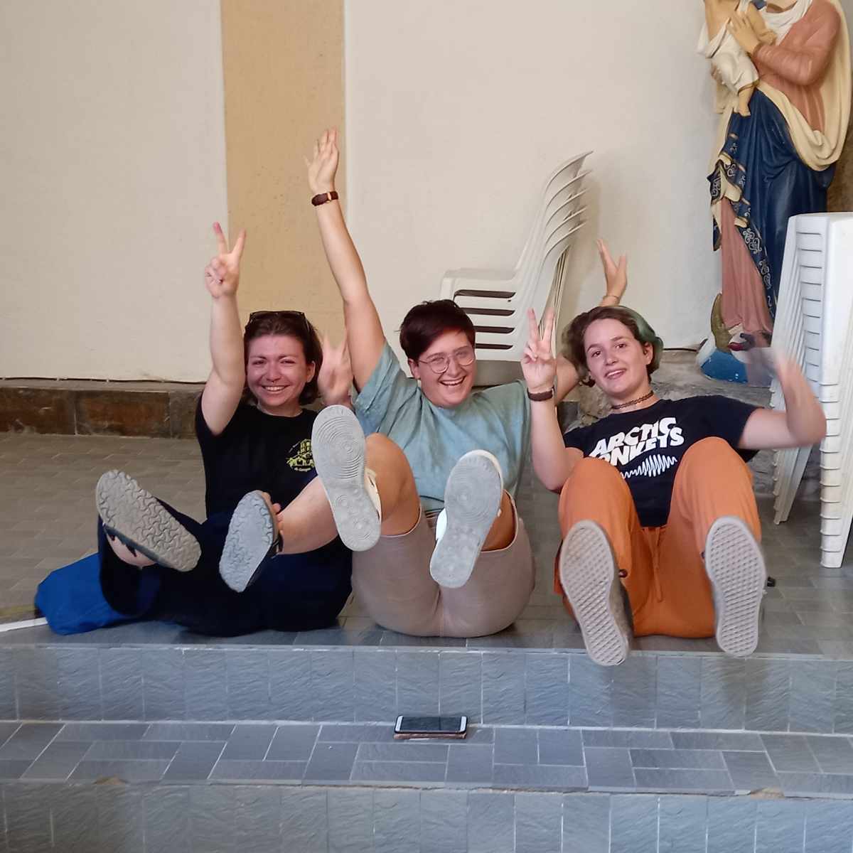  les 3 guides bénévoles à la salle de la parole